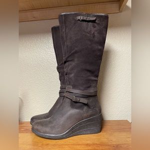 UGG Wedge Brown Boots size 8 Women